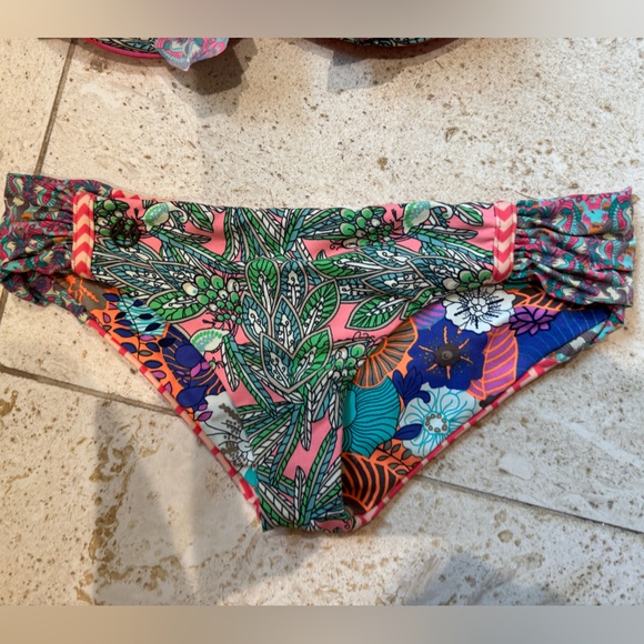 Maaji ruffle reversible bikini - Picture 5 of 7